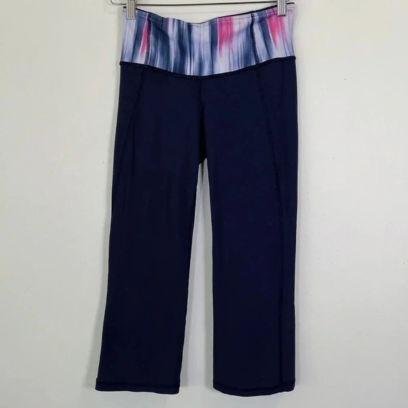 LULULEMON | REVERSIBLE GATHER AND CROW CROP IN PURPLE - Picture 1 of 10
